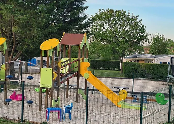 אתר קמפינג Mobil-home 3 Pers Avec Terrasse A - Api-1-52-1958 *